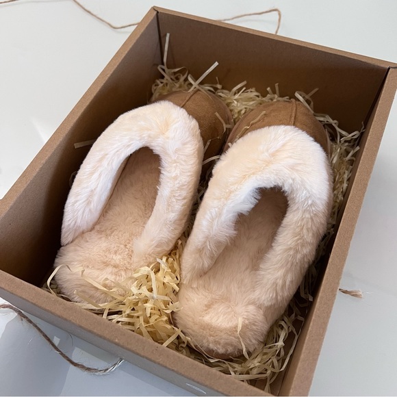 SLIPPERS | Cream & tan soft cushion clog style slip on faux fur lined suede shoe - Picture 14 of 15